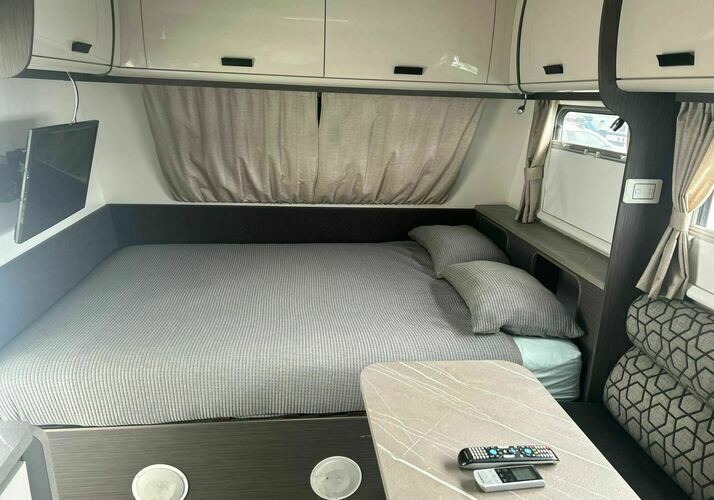 Image of a Caravan - Image 15