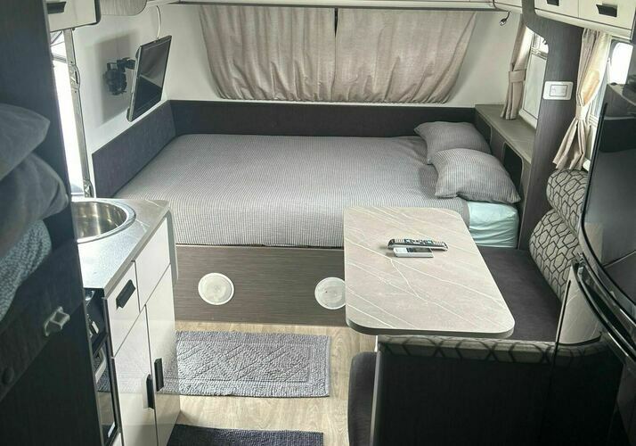 Image of a Caravan - Image 17