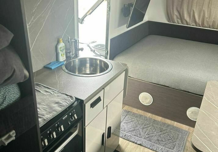 Image of a Caravan - Image 18