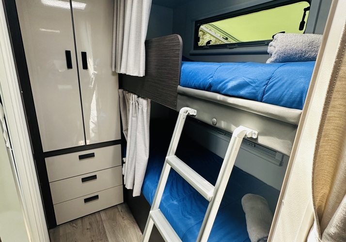 Image of a Caravan - Image 9