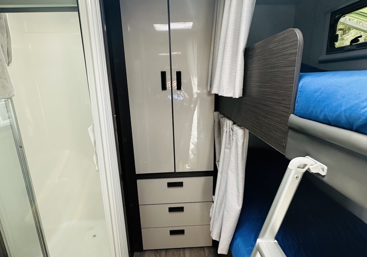 Image of a Caravan - Image 10