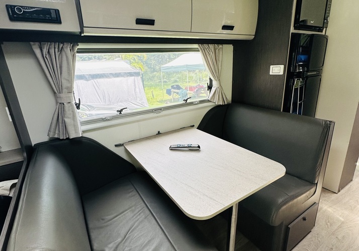 Image of a Caravan - Image 11
