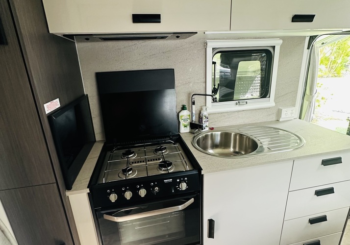 Image of a Caravan - Image 14