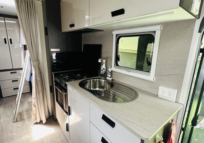 Image of a Caravan - Image 12
