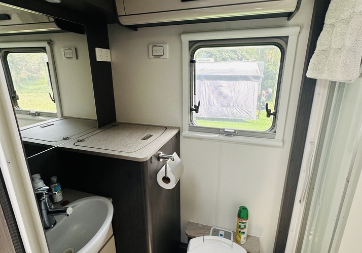 Image of a Caravan - Image 18