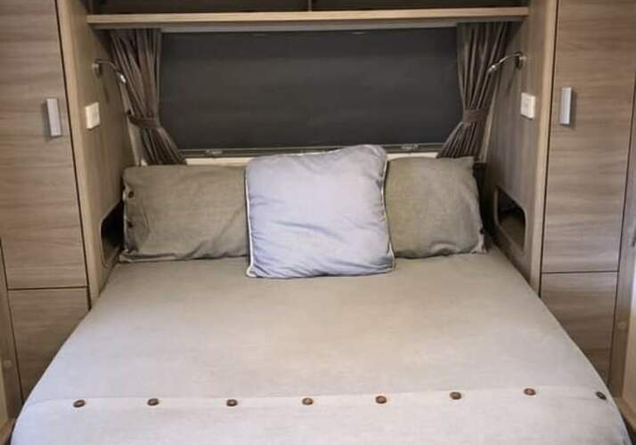 Image of a Caravan - Image 6