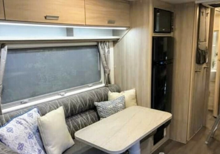Image of a Caravan - Image 5