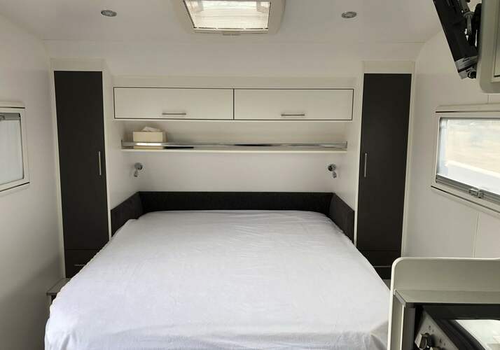 Image of a Caravan - Image 3