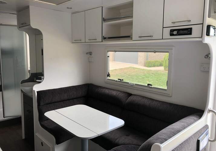 Image of a Caravan - Image 6