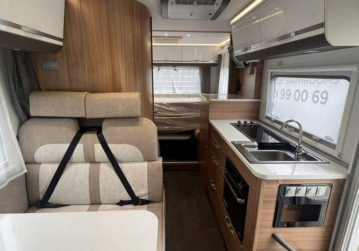 Image of a Motorhome - Image 7