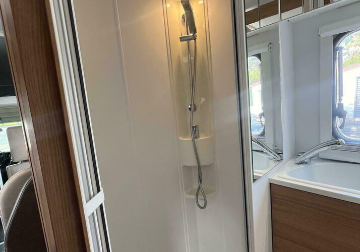 Image of a Motorhome - Image 9