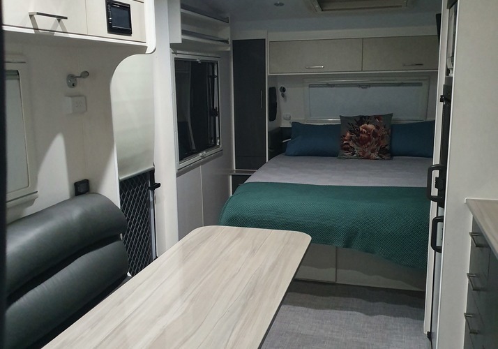 Image of a Caravan - Image 6