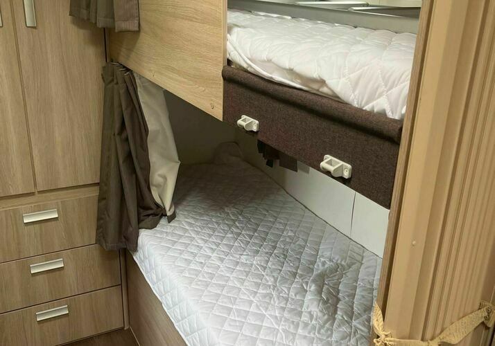 Image of a Caravan - Image 8