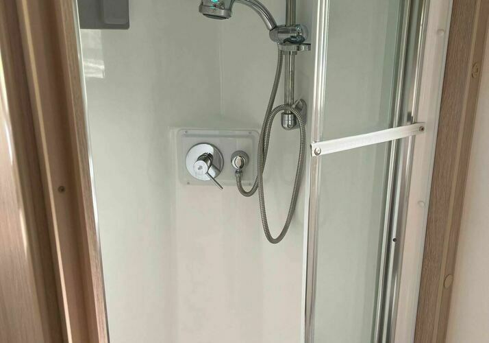 Image of a Caravan - Image 9