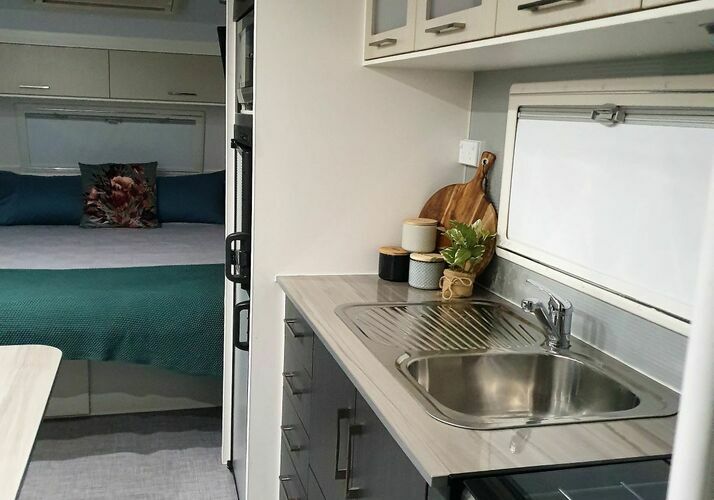 Image of a Caravan - Image 7
