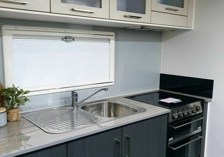 Image of a Caravan - Image 8