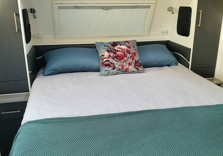 Image of a Caravan - Image 5