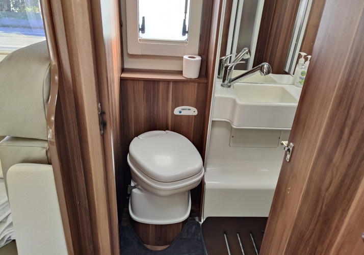 Image of a Motorhome - Image 12
