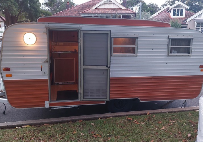Image of a Caravan - Image 7