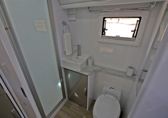 Image of a Caravan - Image 6