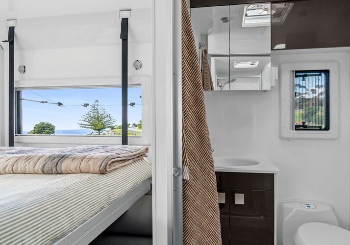 Image of a Motorhome - Image 5