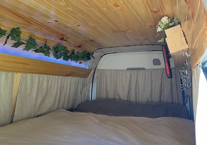 Image of a Campervan - Image 9