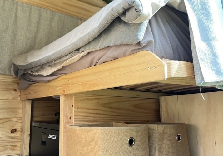 Image of a Campervan - Image 10