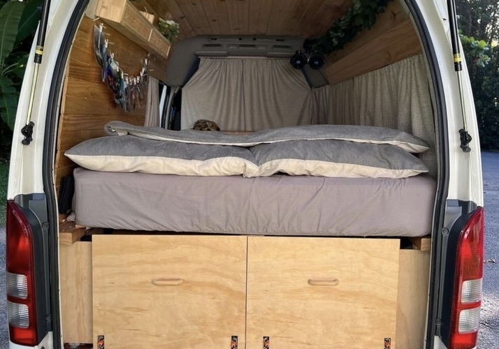 Image of a Campervan - Image 17