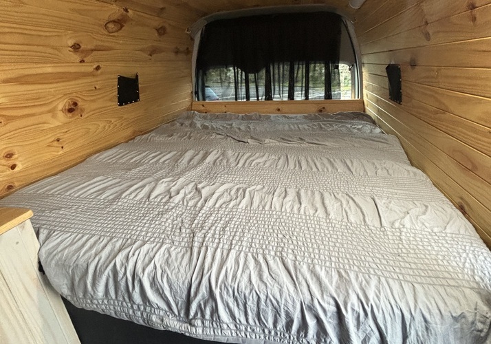 Image of a Campervan - Image 7