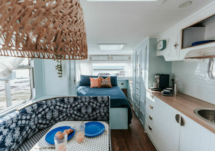 Image of a Caravan - Image 8