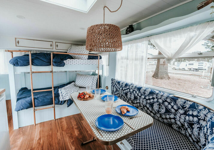 Image of a Caravan - Image 13