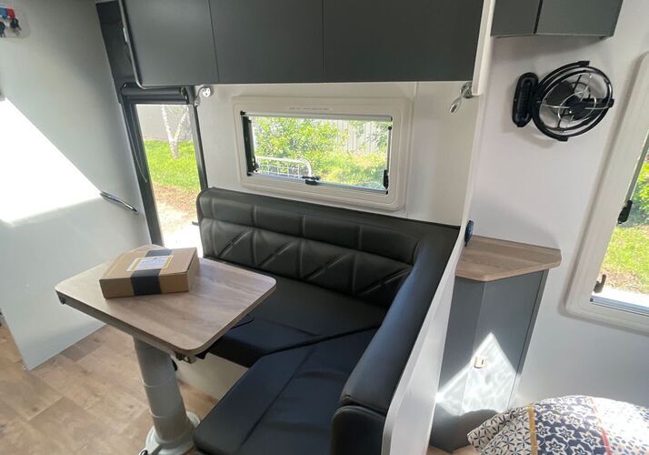Image of a Caravan - Image 5