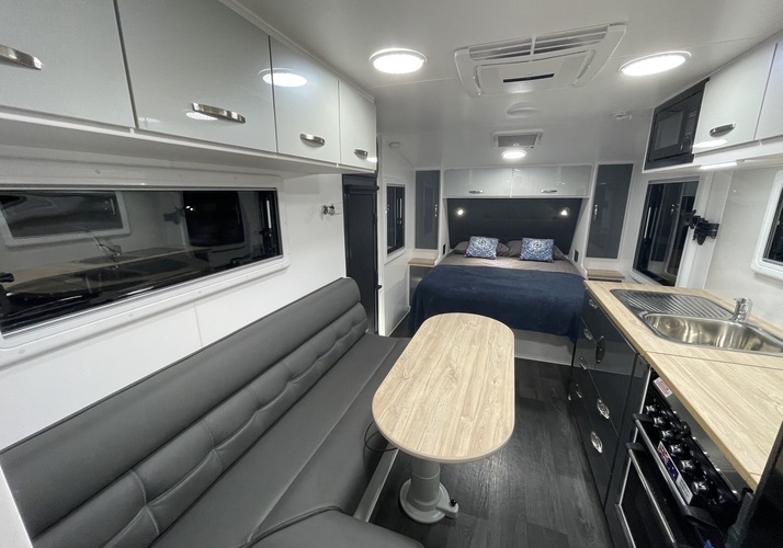 Image of a Caravan - Image 12