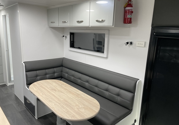Image of a Caravan - Image 7