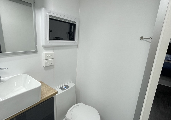 Image of a Caravan - Image 5