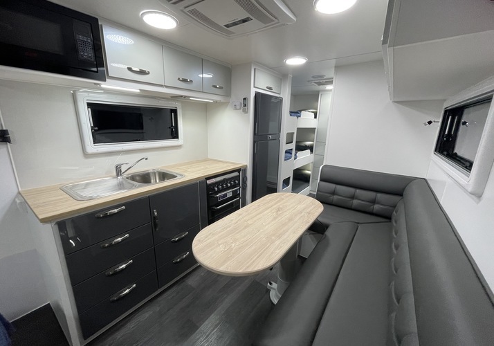 Image of a Caravan - Image 3