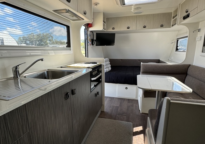 Image of a Caravan - Image 6