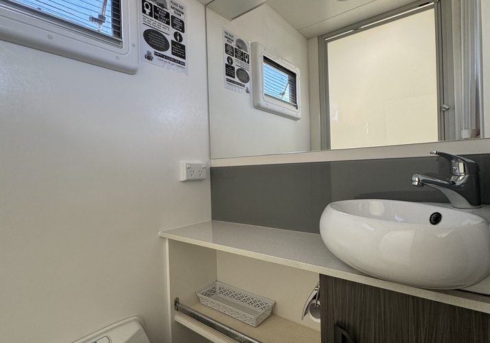 Image of a Caravan - Image 8