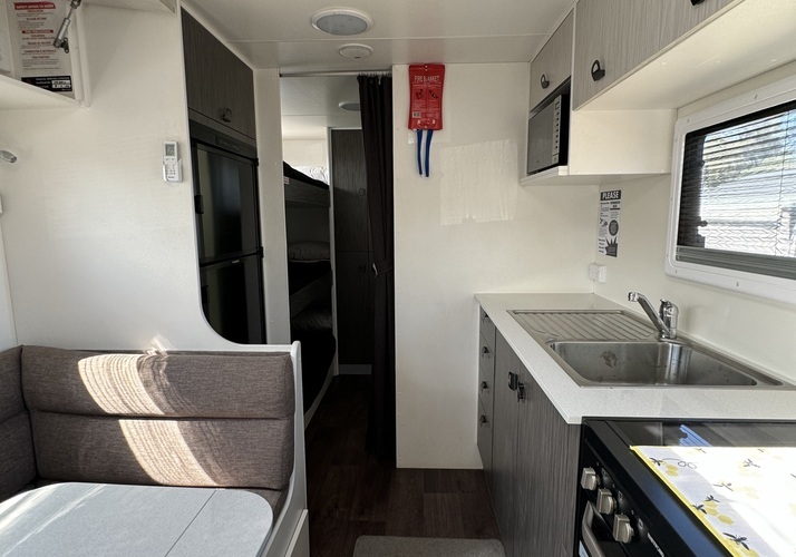 Image of a Caravan - Image 4