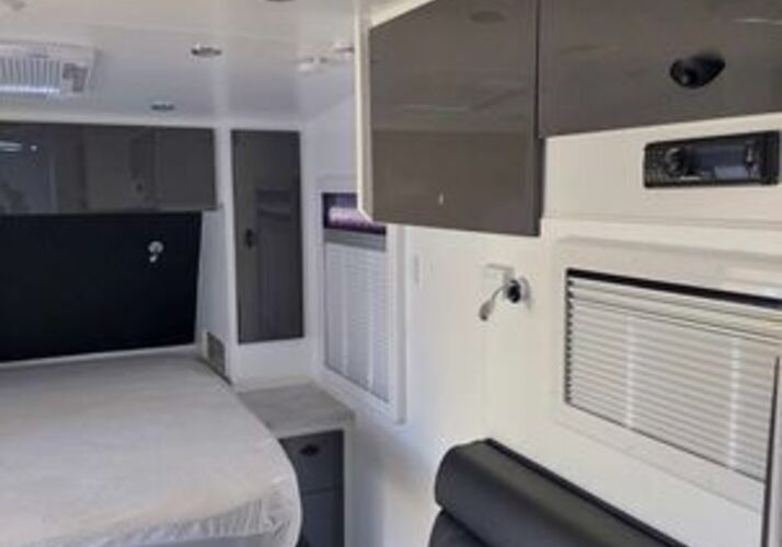 Image of a Caravan - Image 13