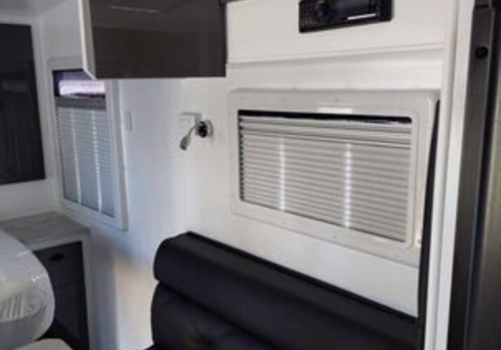Image of a Caravan - Image 8