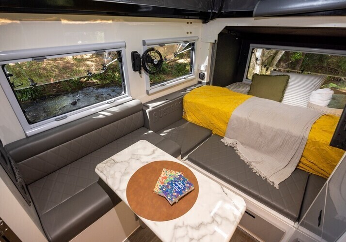 Image of a Caravan - Image 9