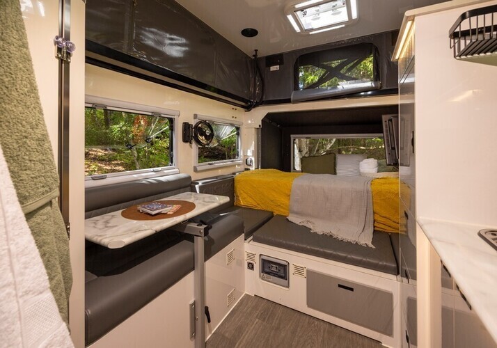 Image of a Caravan - Image 8