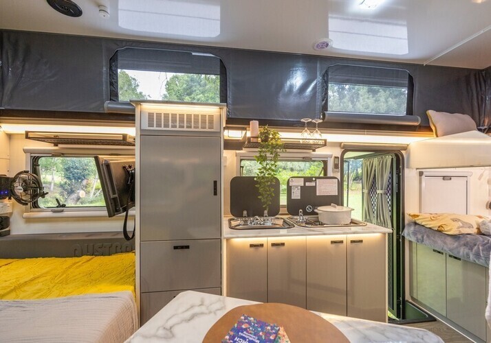 Image of a Caravan - Image 6