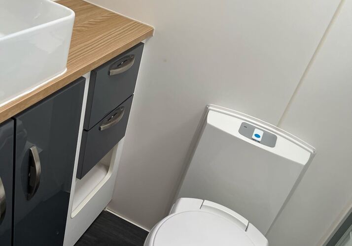 Image of a Caravan - Image 5