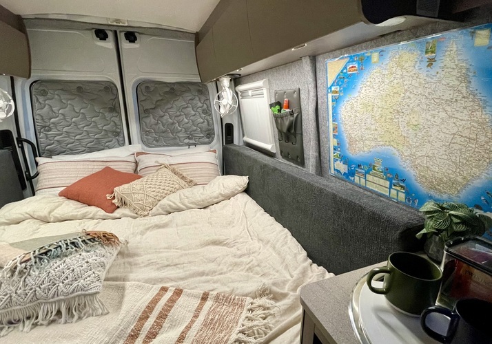 Image of a Motorhome - Image 2