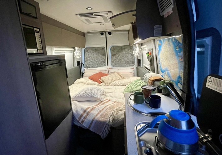 Image of a Motorhome - Image 12