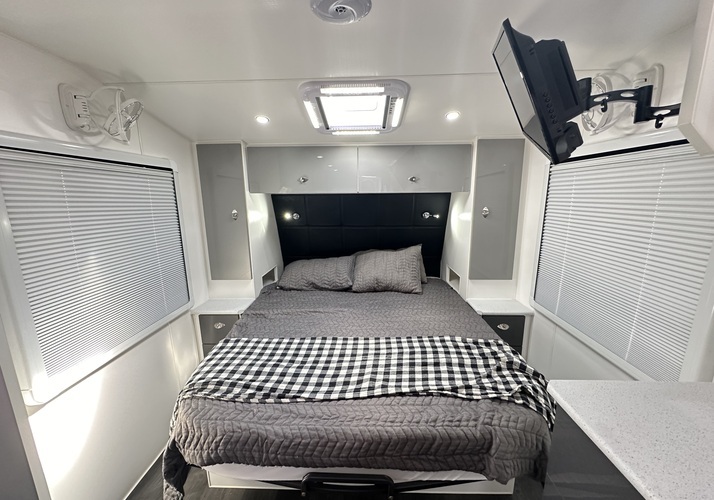 Image of a Caravan - Image 3