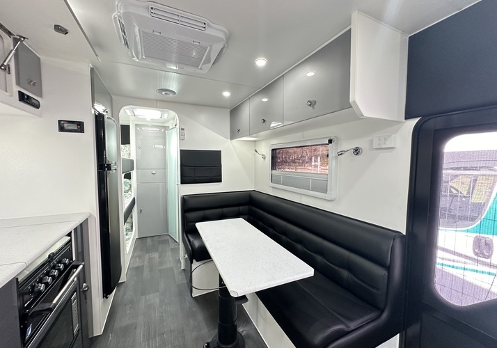 Image of a Caravan - Image 4
