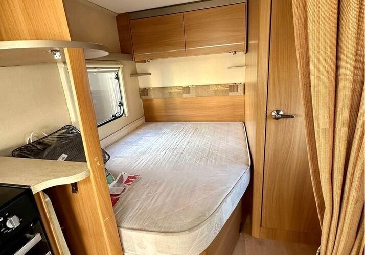 Image of a Caravan - Image 6